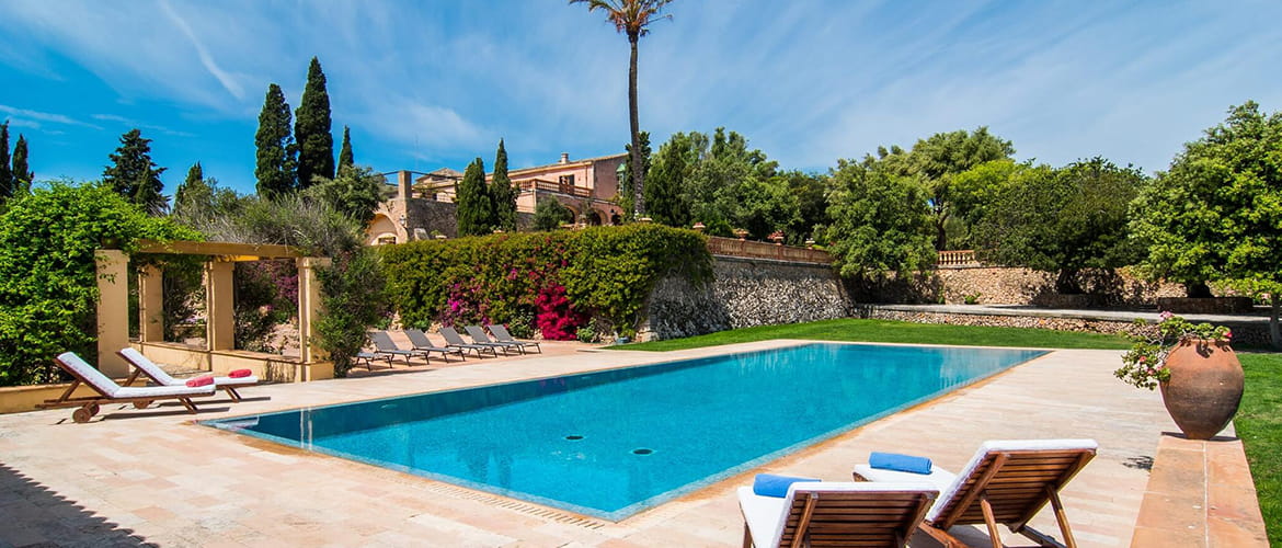 Leie feriehus med basseng i Spania