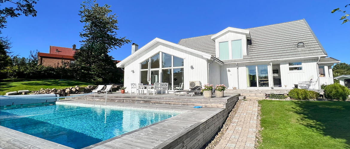 Leie feriehus med basseng i Sverige